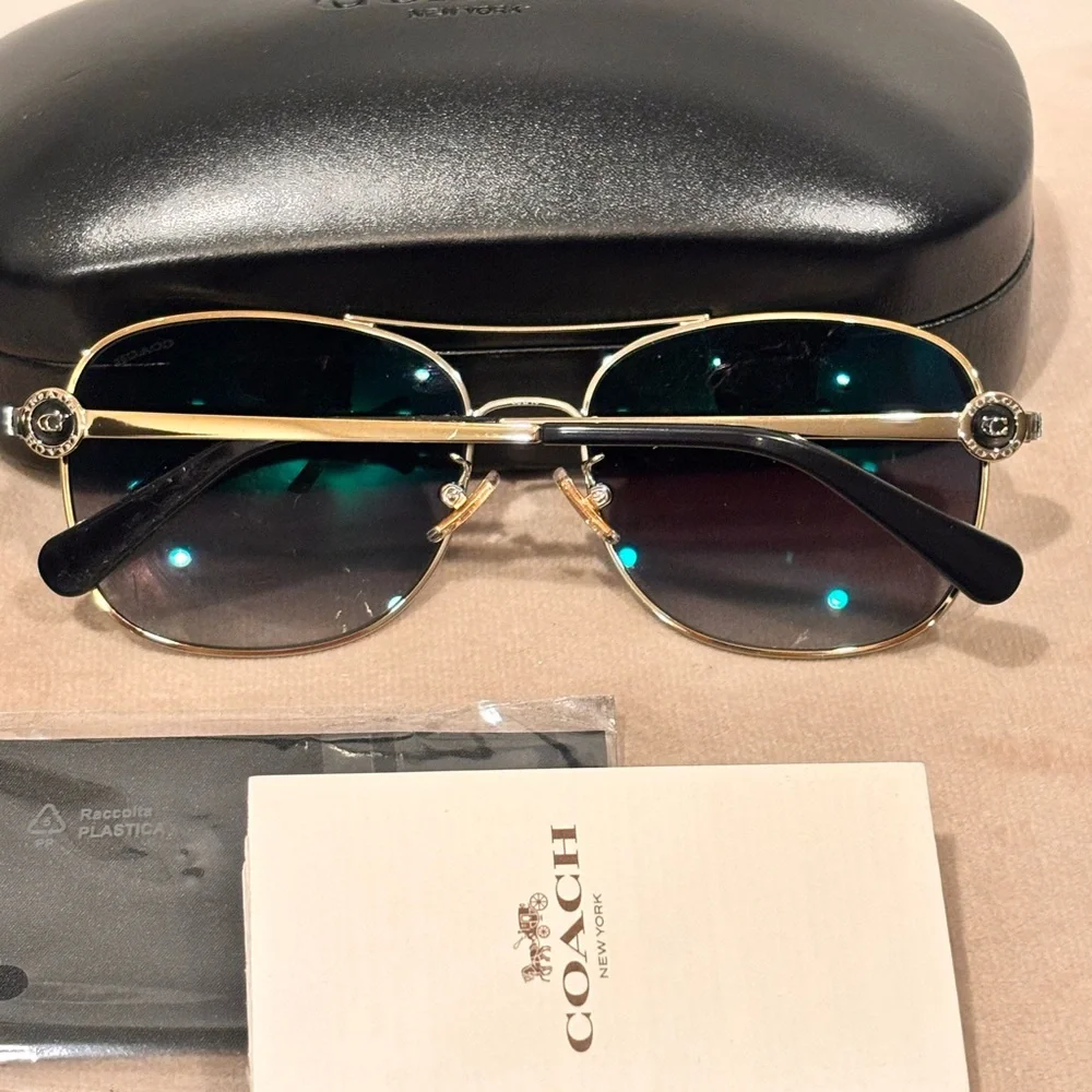 COACH Women’s Aviator Sunglasses Model Number: HC7127 NWT - Picture 3 of 7